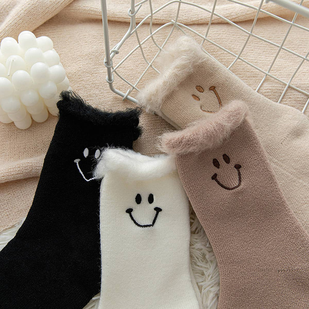 NEW THICKENED SMILEY FACE EMBROIDERED SOCKS