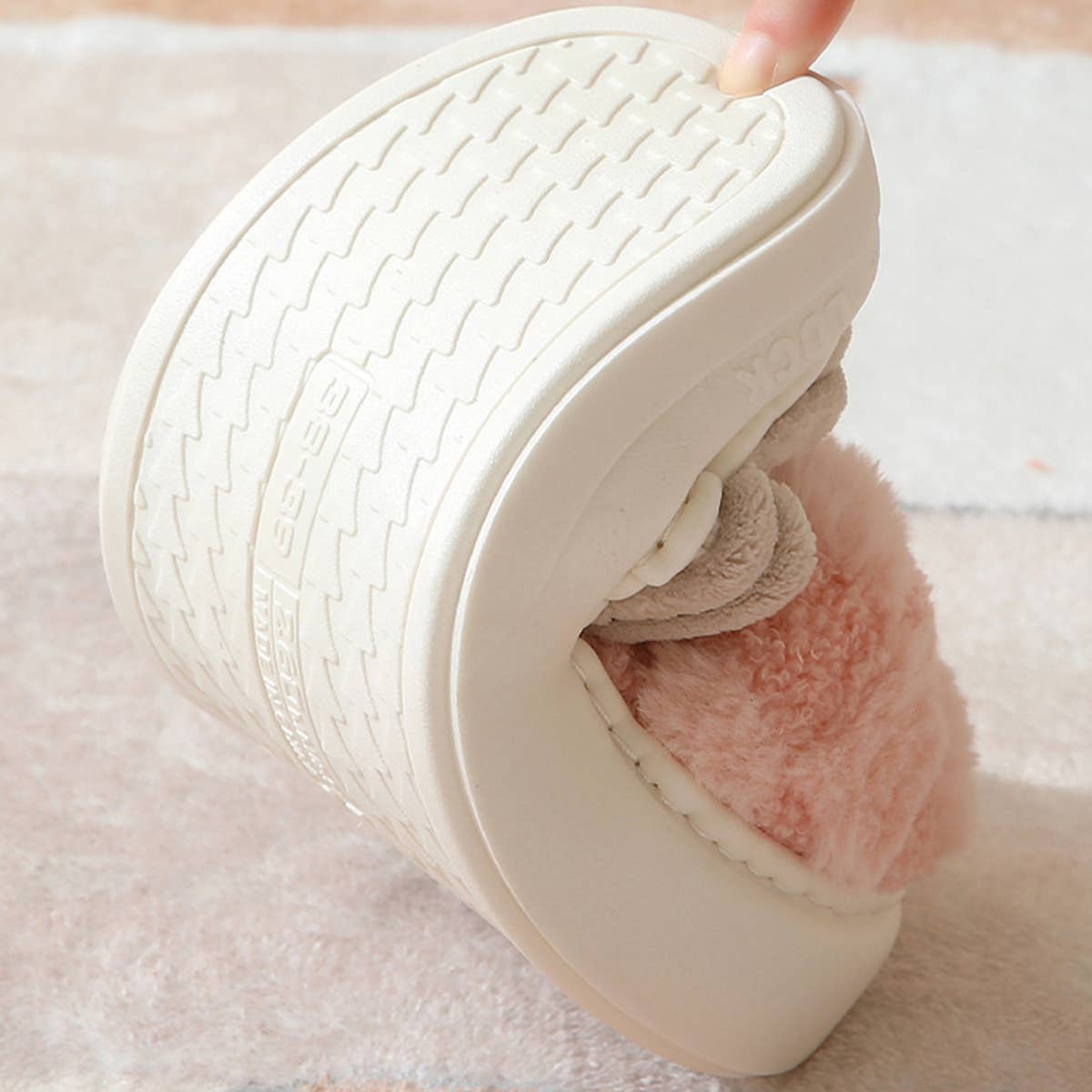 Checkered Fuzzy Warm Slippers – Cozy & Stylish